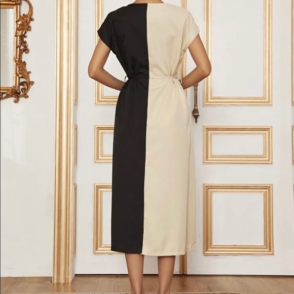 Two Tone Belted Dress 🖤 - Picture 2 of 3